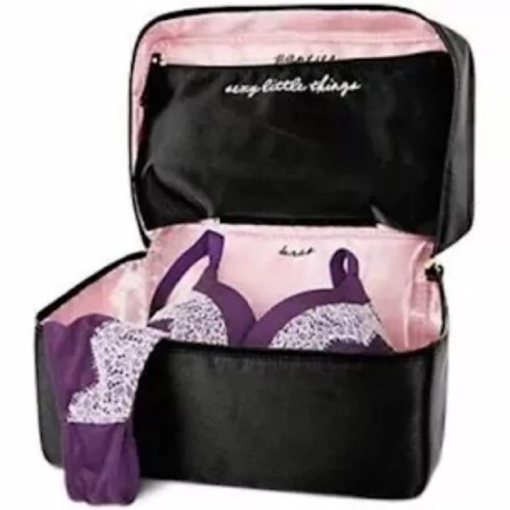 Victoria's Secret Black and Pink Travel Bag( gift set)